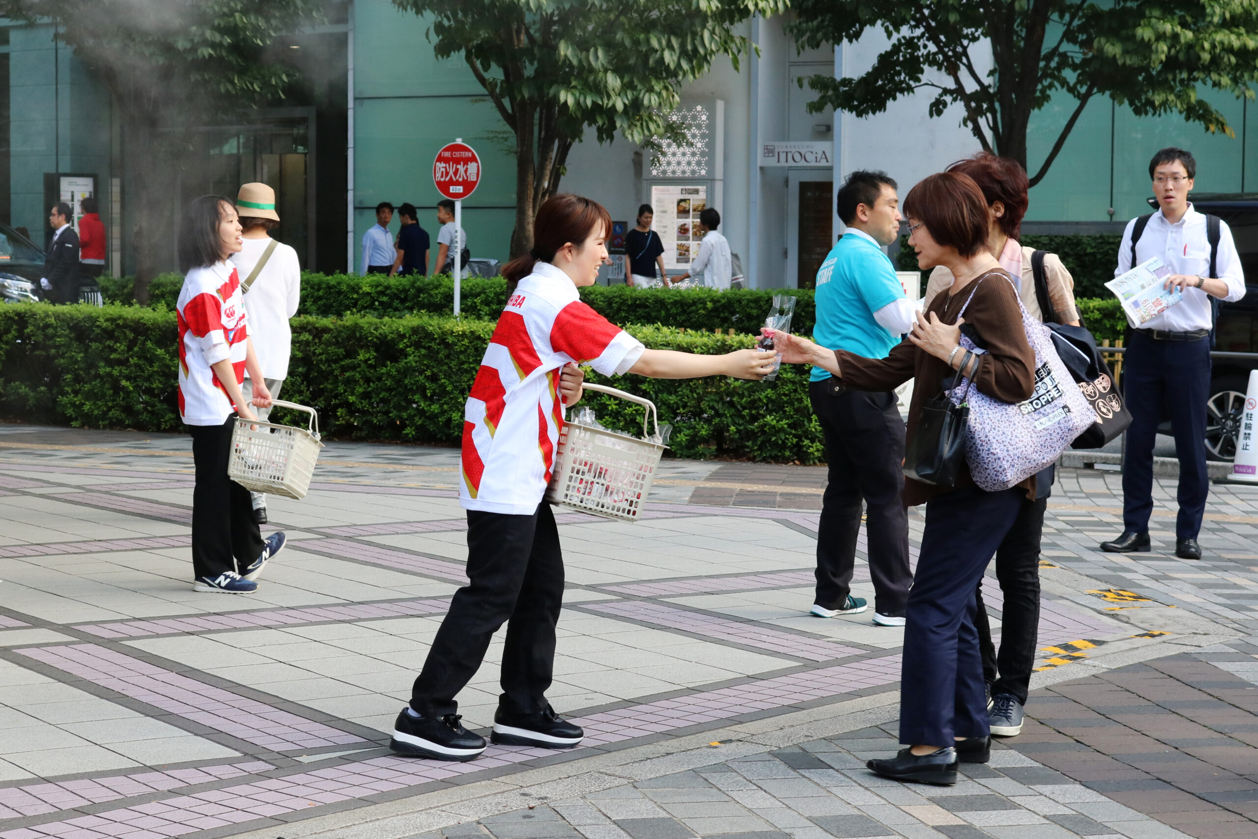 ポスティングと街頭配布